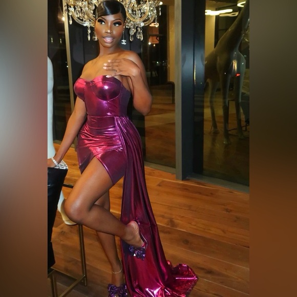Pink metallic gown with train - Picture 1 of 3